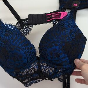 LA SENZA BLUE AND BLACK BRA+ SUSPENDER BELT BRAND NEW